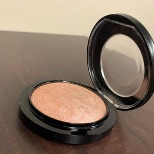 Soft & Gentle—MAC Mineralized Skinfinish